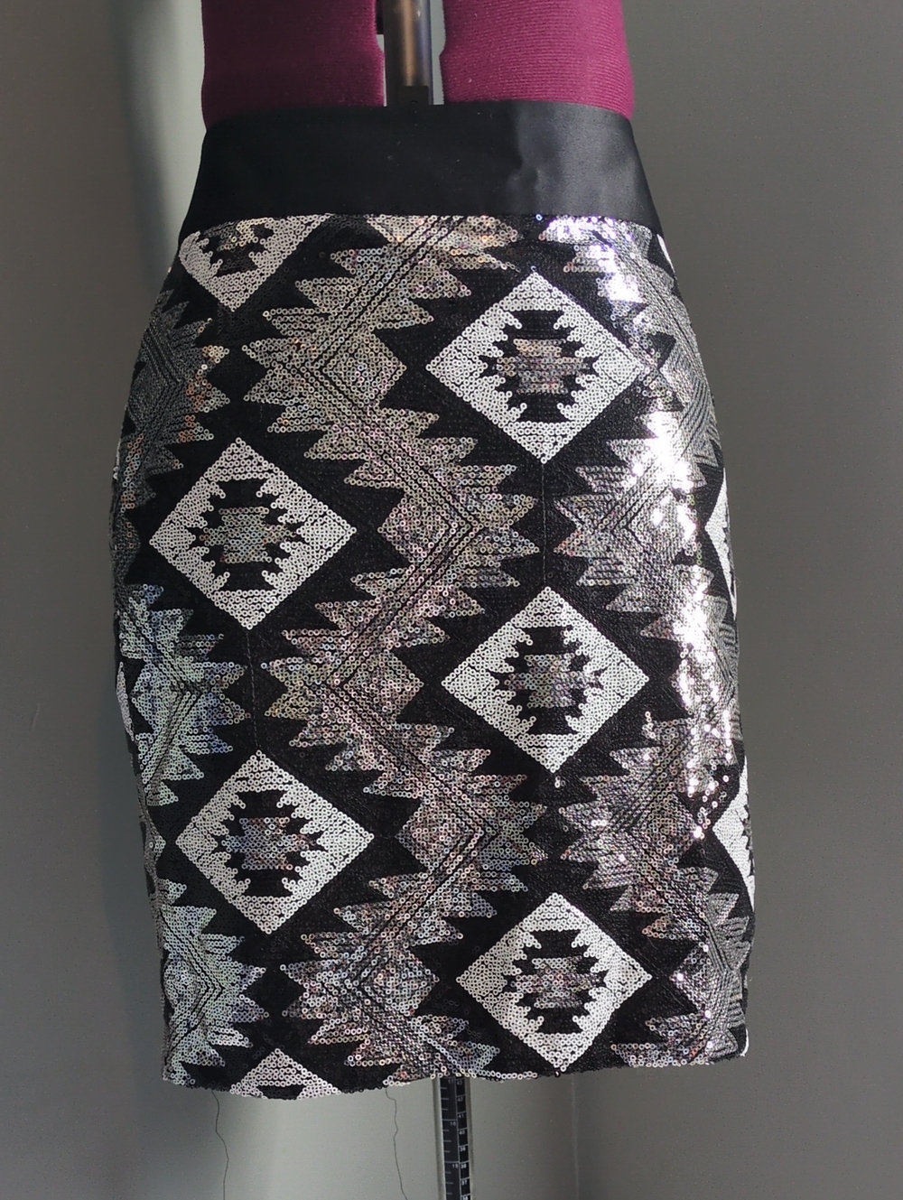 The Limited Black & Silver Sequin Pencil Skirt Size 6 Petite